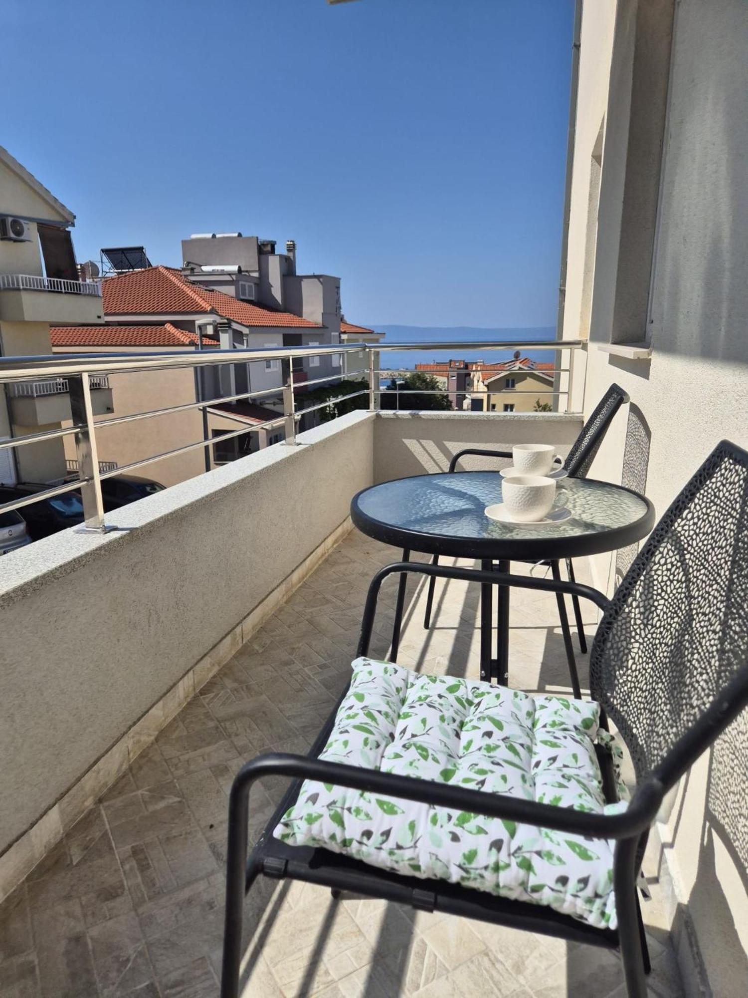 M&m-sea View & Private Parking Apartma Makarska